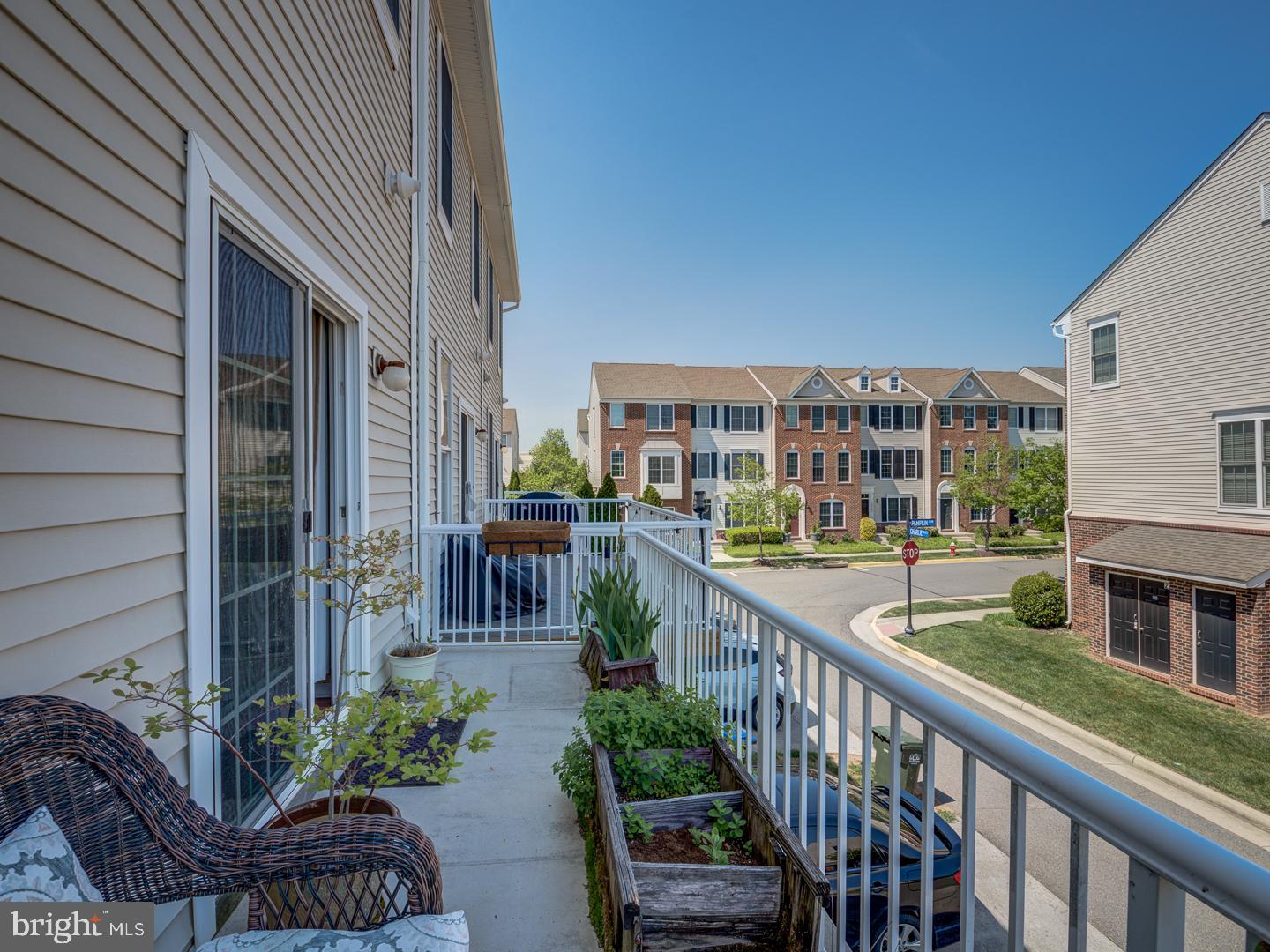 25114 Monteith Terrace Chantilly, VA 20152 - Photo 6 of 58