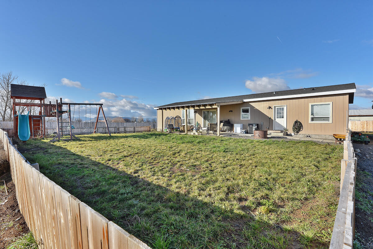 370 East Dutton Road Eagle Point, OR 97524 - Photo 22 of 28 DSC_7486