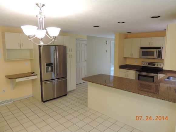 411 Elk Run Road, Unit 411 Hudson, NH 03051 - Photo 8 of 20