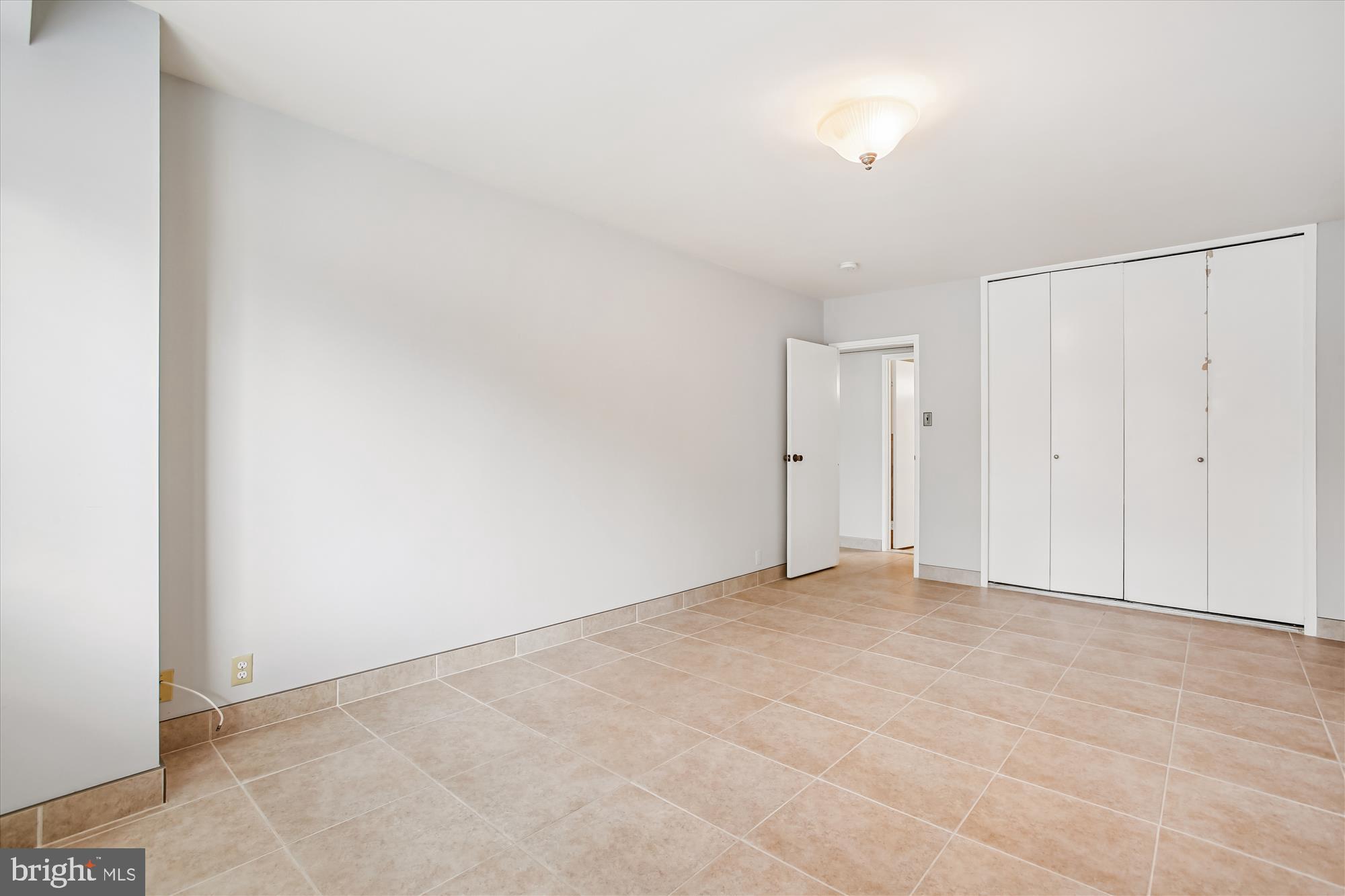 4201 Cathedral Avenue Northwest, Unit 407W Washington, DC 20016 - Photo 25 of 54 a view of an empty room