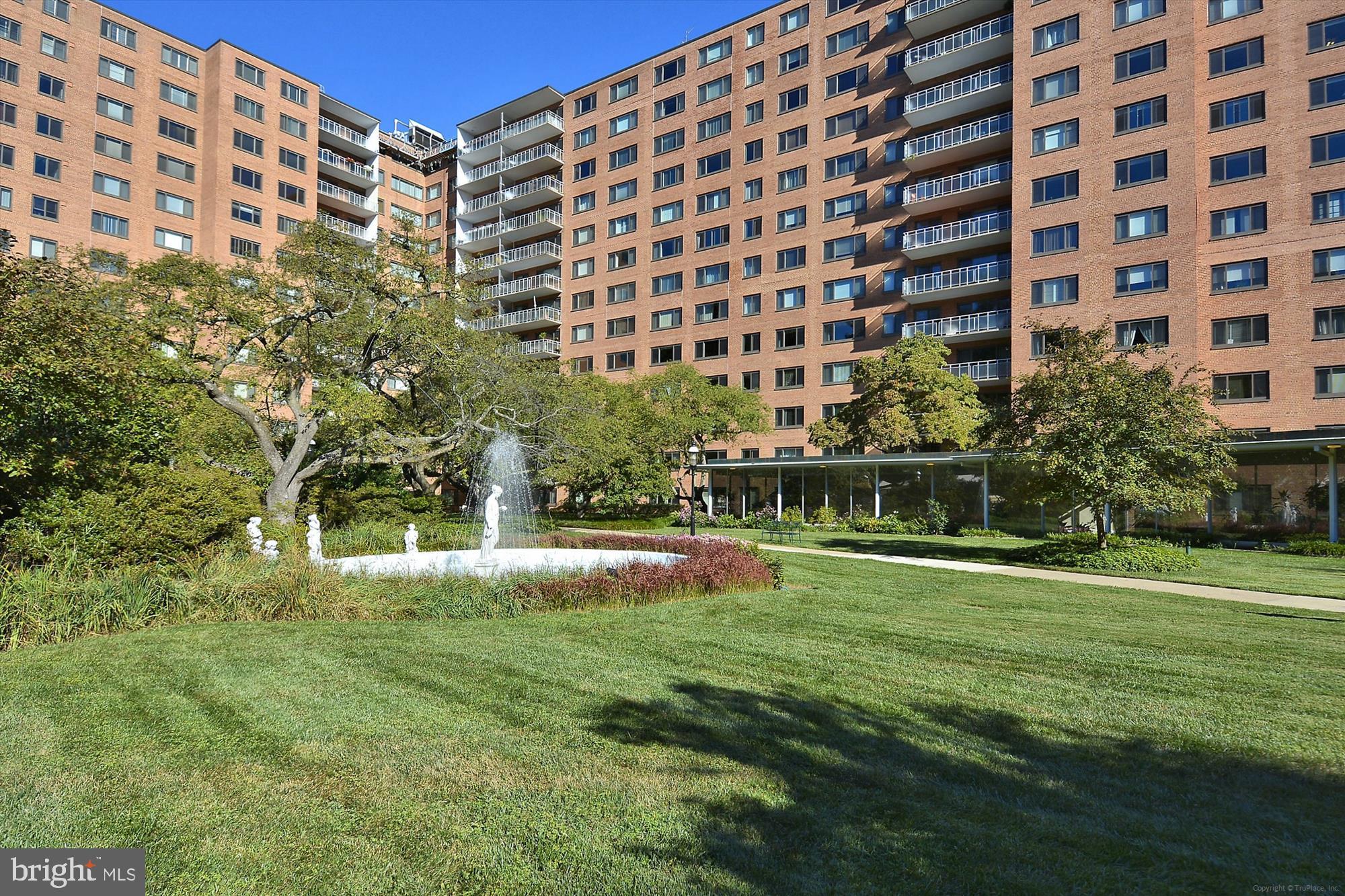 4201 Cathedral Avenue Northwest, Unit 407W Washington, DC 20016 - Photo 33 of 54 a view of building with garden