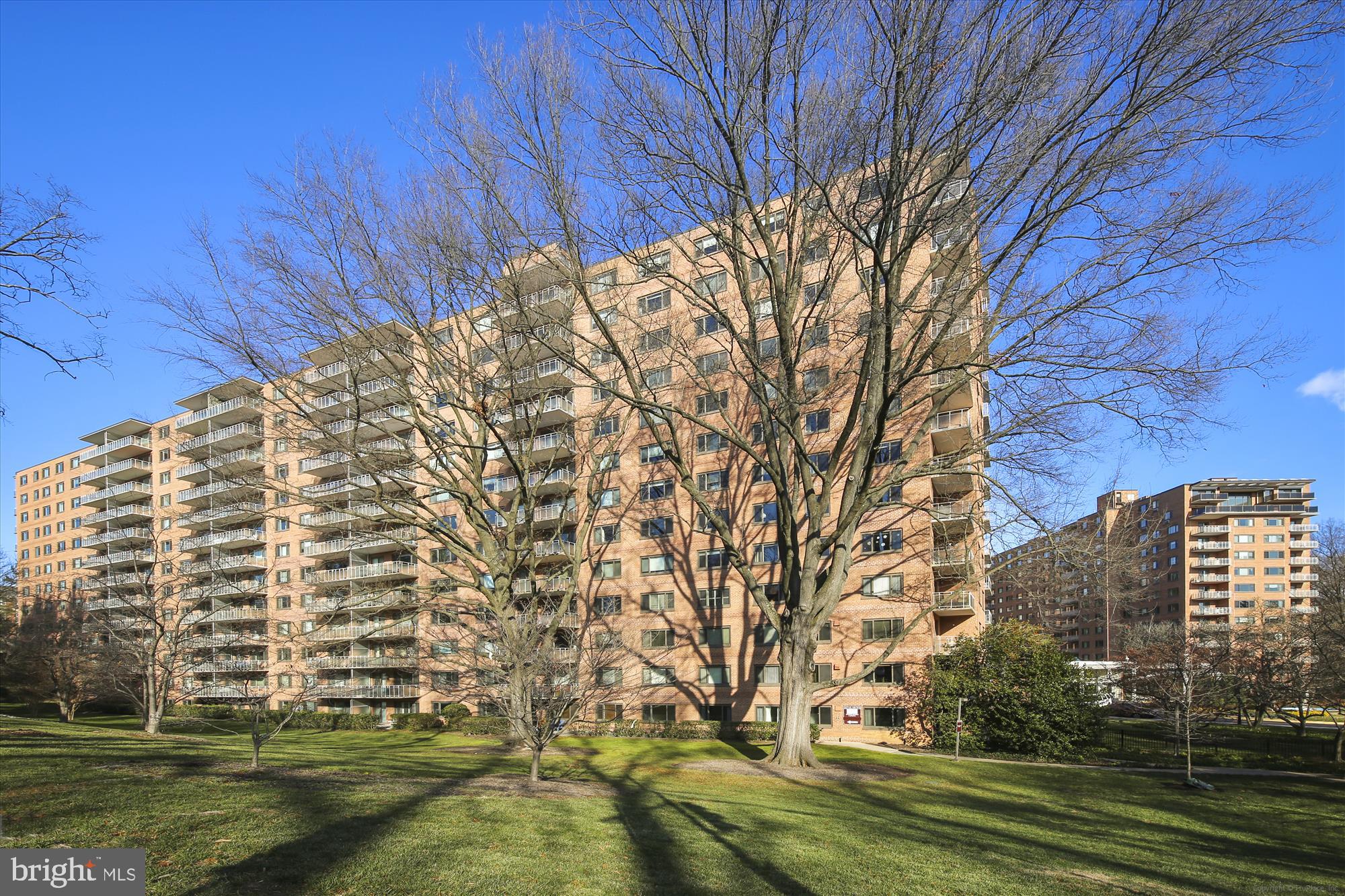 4201 Cathedral Avenue Northwest, Unit 407W Washington, DC 20016 - Photo 34 of 54 a view of building with yard