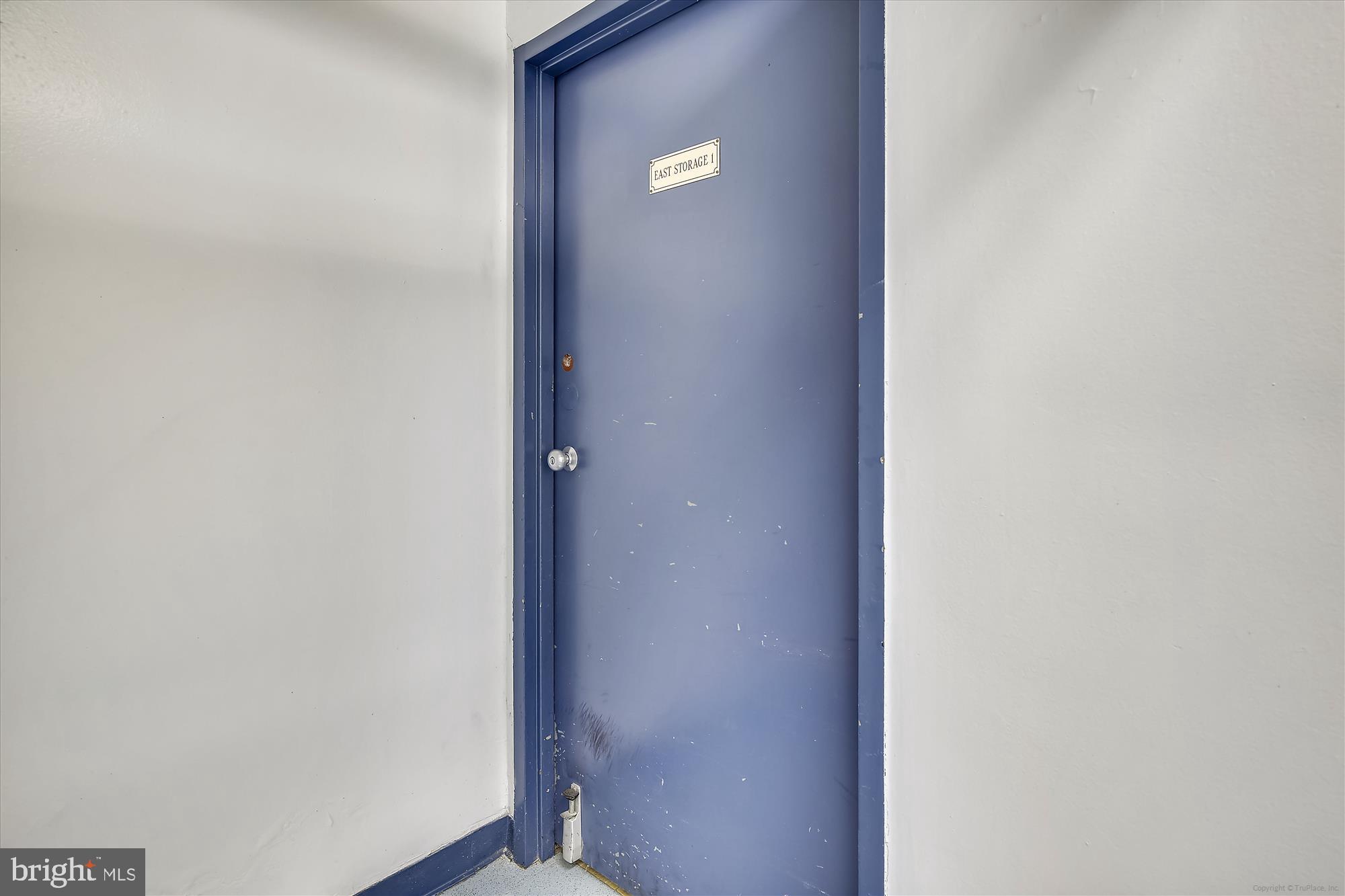 4201 Cathedral Avenue Northwest, Unit 407W Washington, DC 20016 - Photo 45 of 54 a view of an empty room