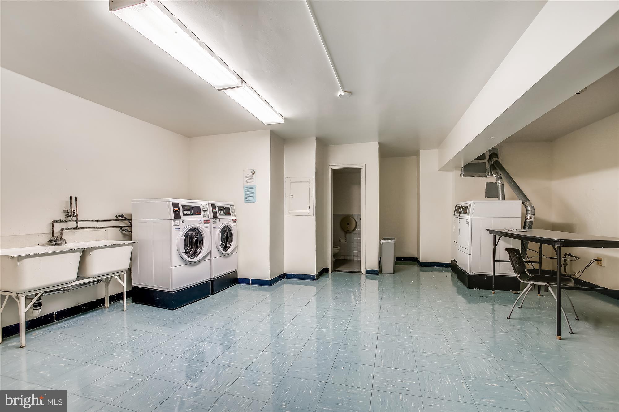 4201 Cathedral Avenue Northwest, Unit 407W Washington, DC 20016 - Photo 46 of 54 a view of an empty room
