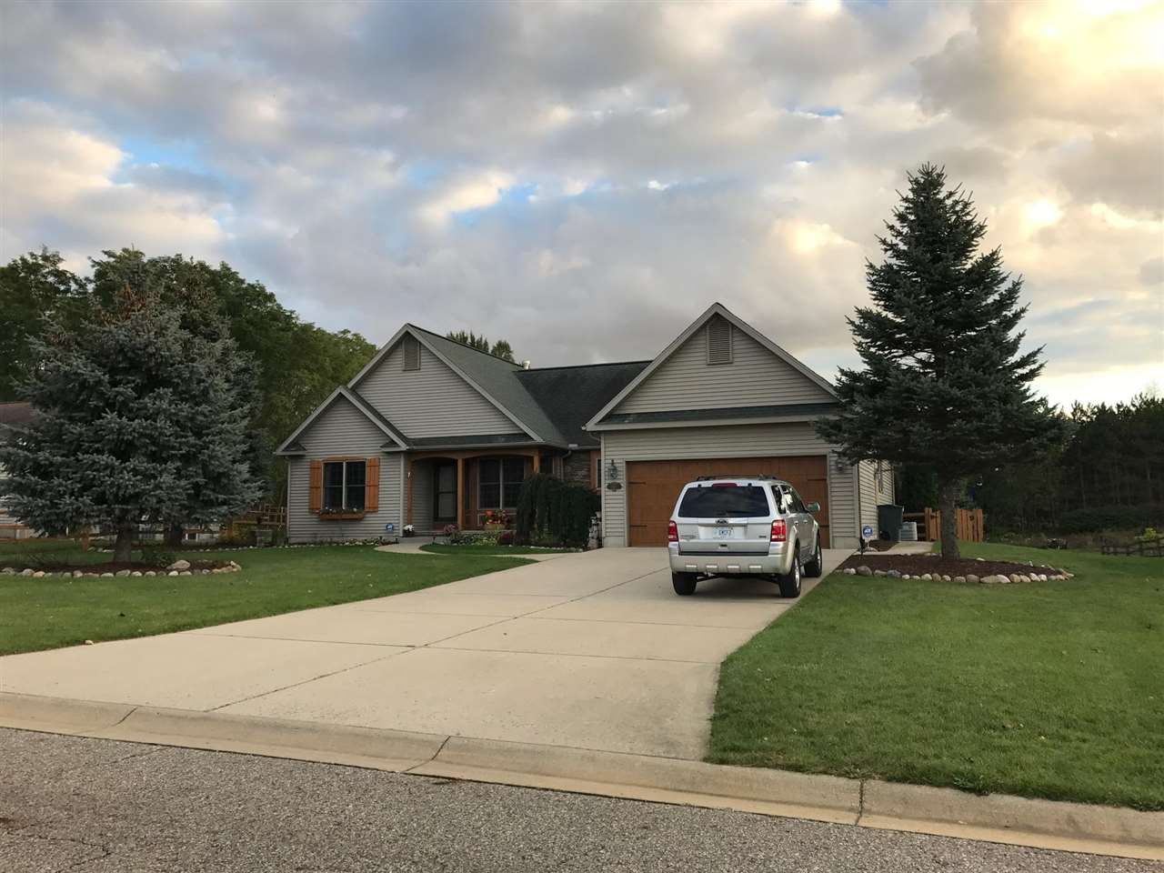 317 West Rolfe Street Perry, MI 48872 - Photo 1 of 1 31336335.JPG
