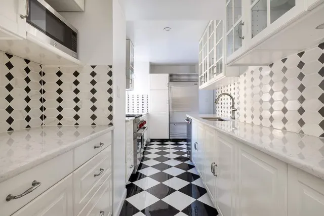 a picture of a black and white photo