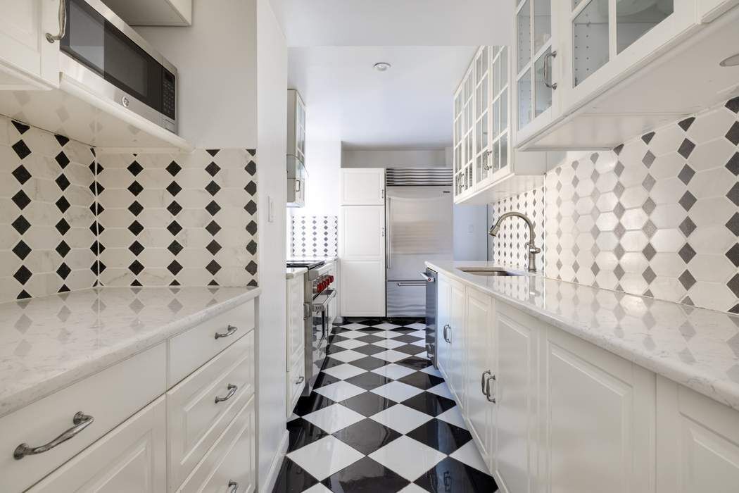 11 East 86th Street, Unit 11A Manhattan, NY 10028 - Photo 3 of 17