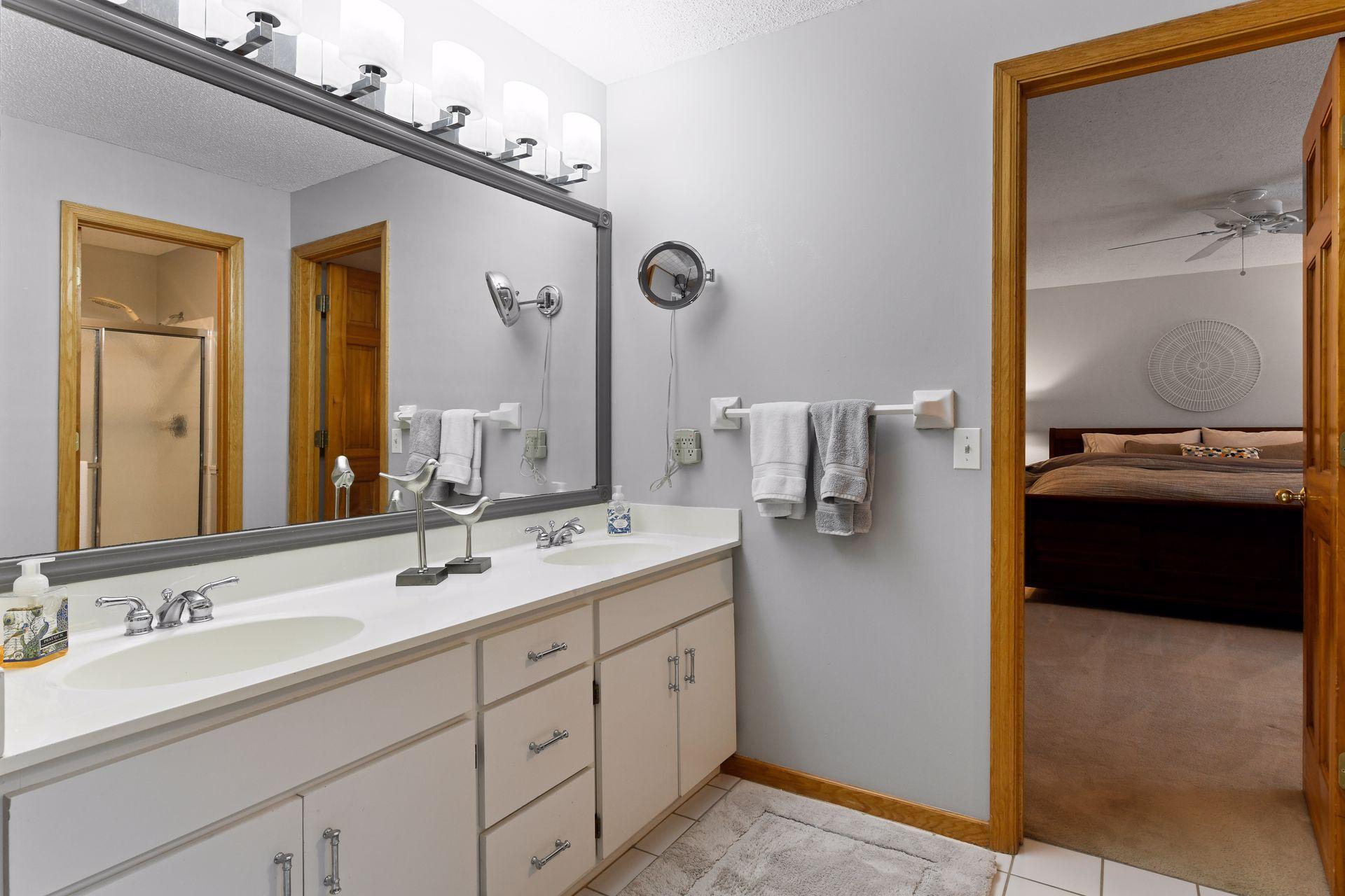 6381 Fox Path Chanhassen, MN 55317 - Photo 24 of 41 Gallery Image 24