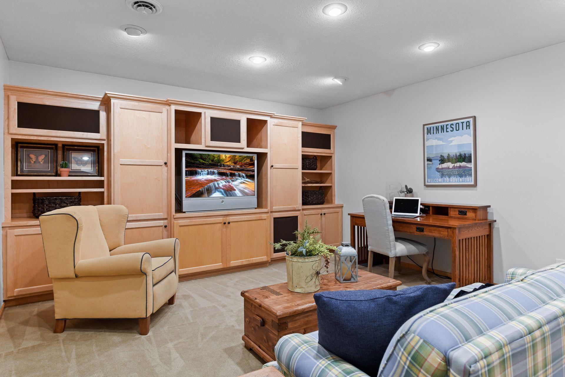 6381 Fox Path Chanhassen, MN 55317 - Photo 33 of 41 Gallery Image 33