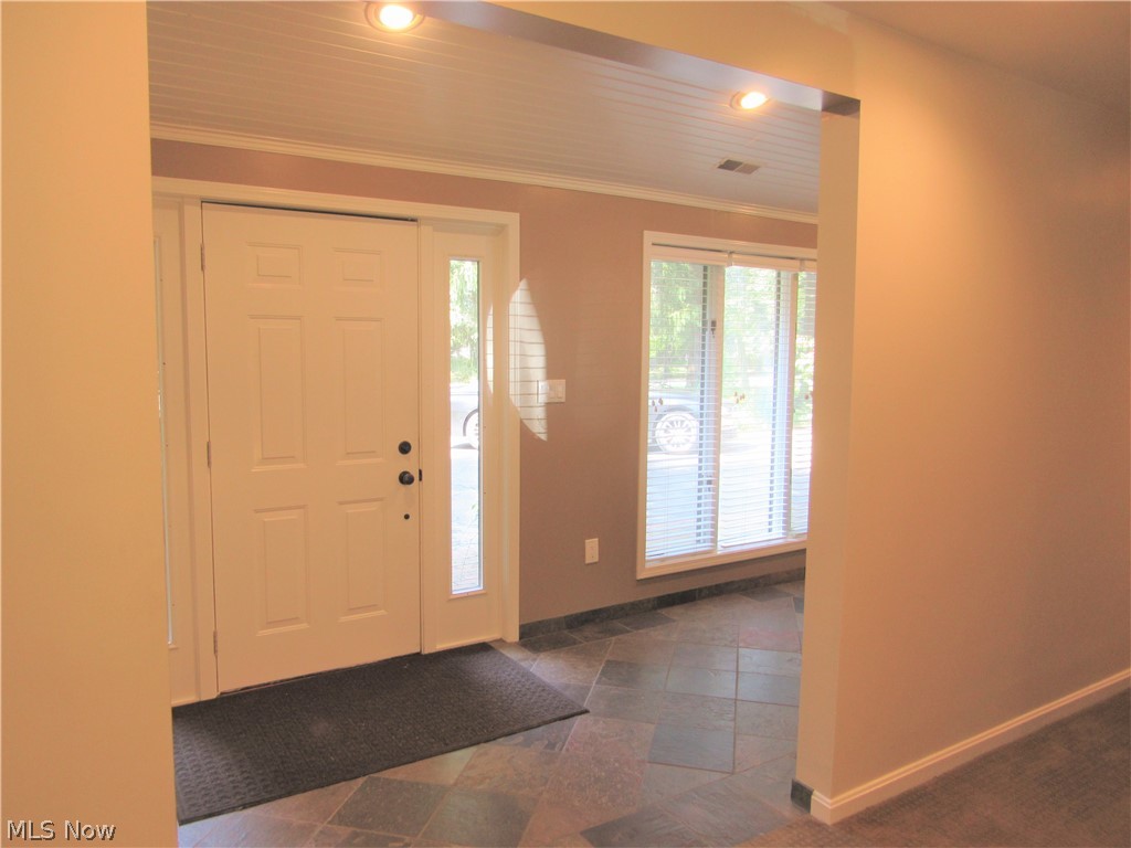 573 Solon Road Bentleyville, OH 44022 - Photo 2 of 35
