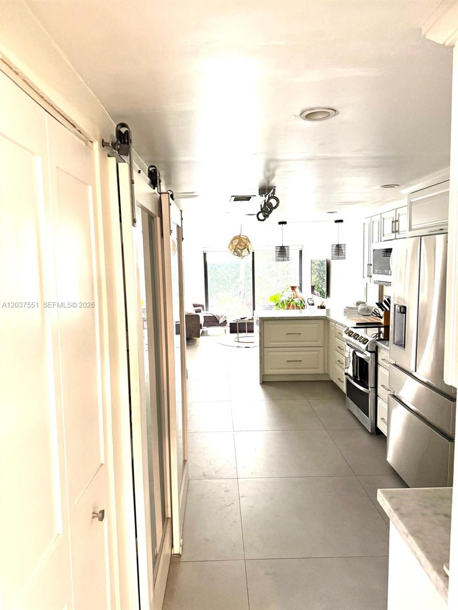 7968 Southwest 105th Place Miami, FL 33173 - Photo 11 of 29