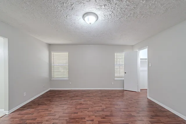 a view of backyard with tree
