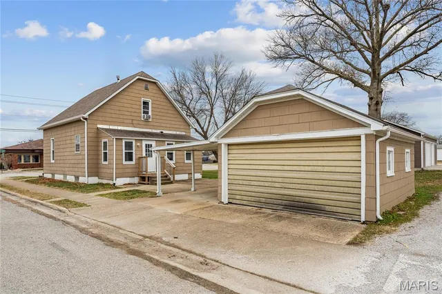 $130,000 | 12 East Ash Street, New Baden, IL 62265
