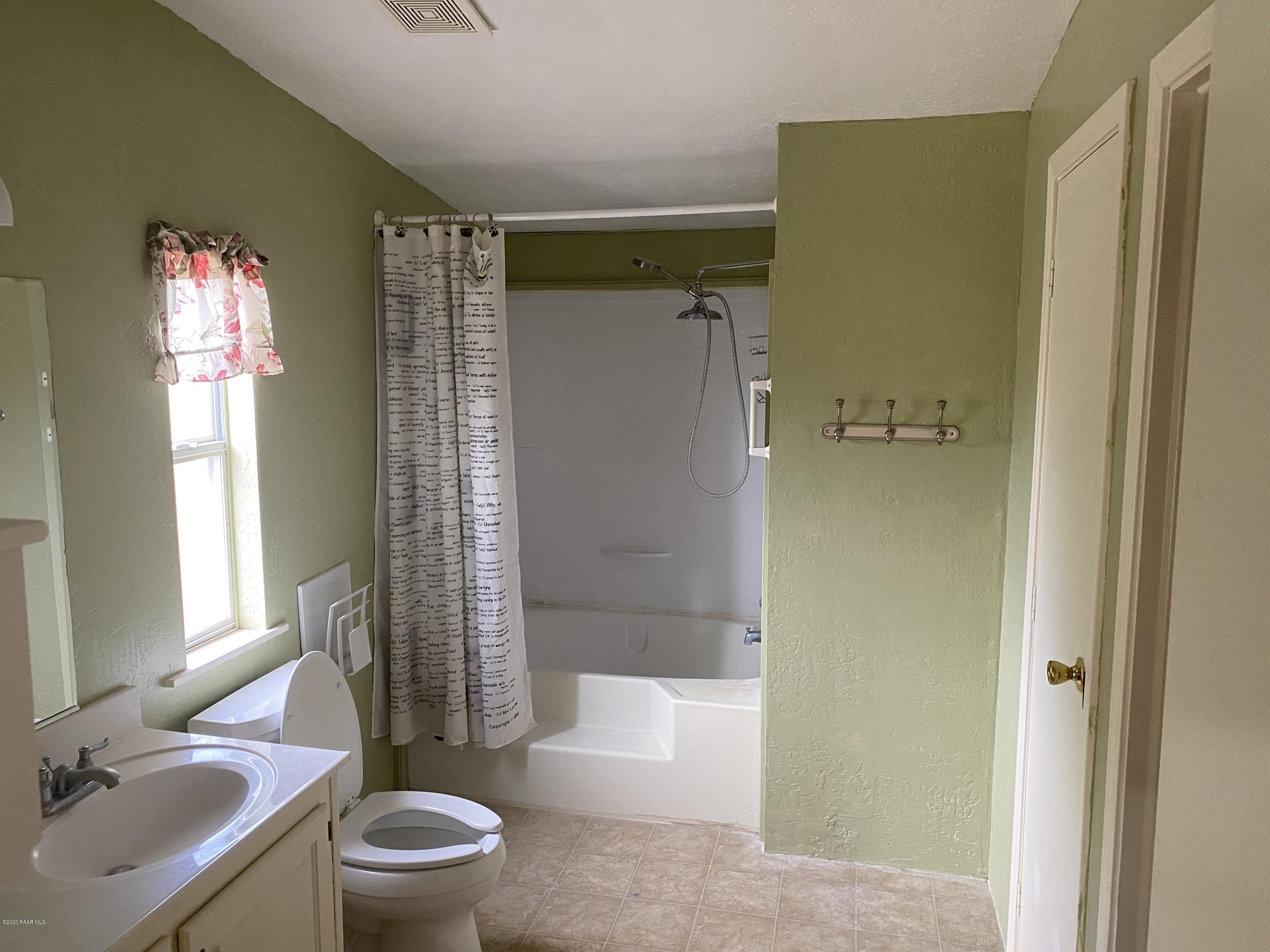 12800 Valley View Road Mayer, AZ 86333 - Photo 13 of 18 Master Bath