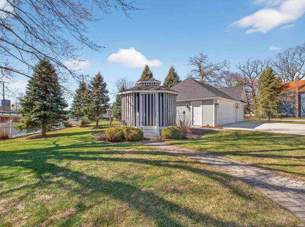 $1,690,000 | 102 North Front Street, Unit 3, Syracuse, IN 46567