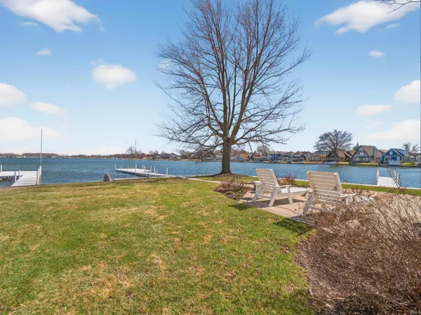 $1,690,000 | 102 North Front Street, Unit 3, Syracuse, IN 46567