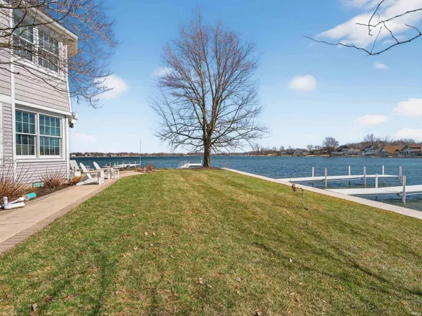 $1,690,000 | 102 North Front Street, Unit 3, Syracuse, IN 46567