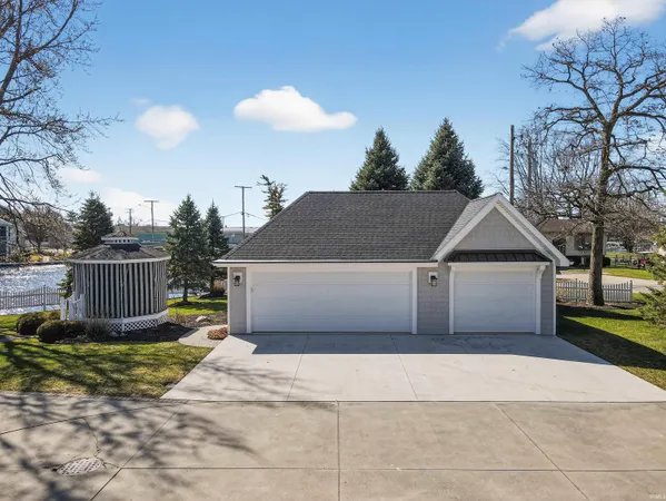 $1,690,000 | 102 North Front Street, Unit 3, Syracuse, IN 46567