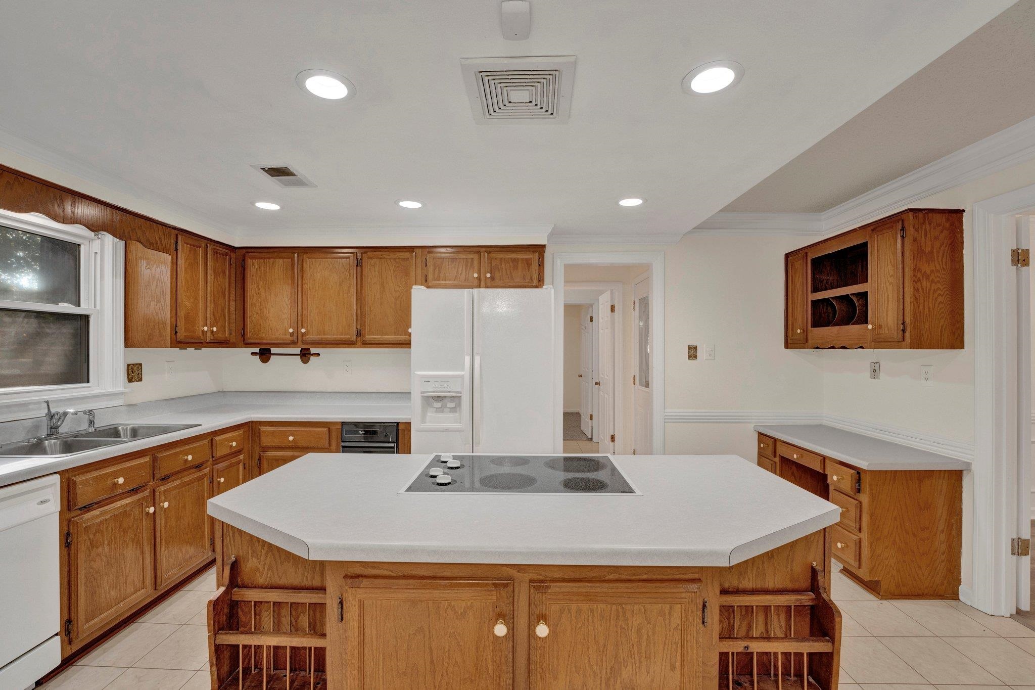3656 Beaver Run Drive Collierville, TN 38017 - Photo 4 of 24 a kitchen with stainless steel appliances a sink stove and cabinets