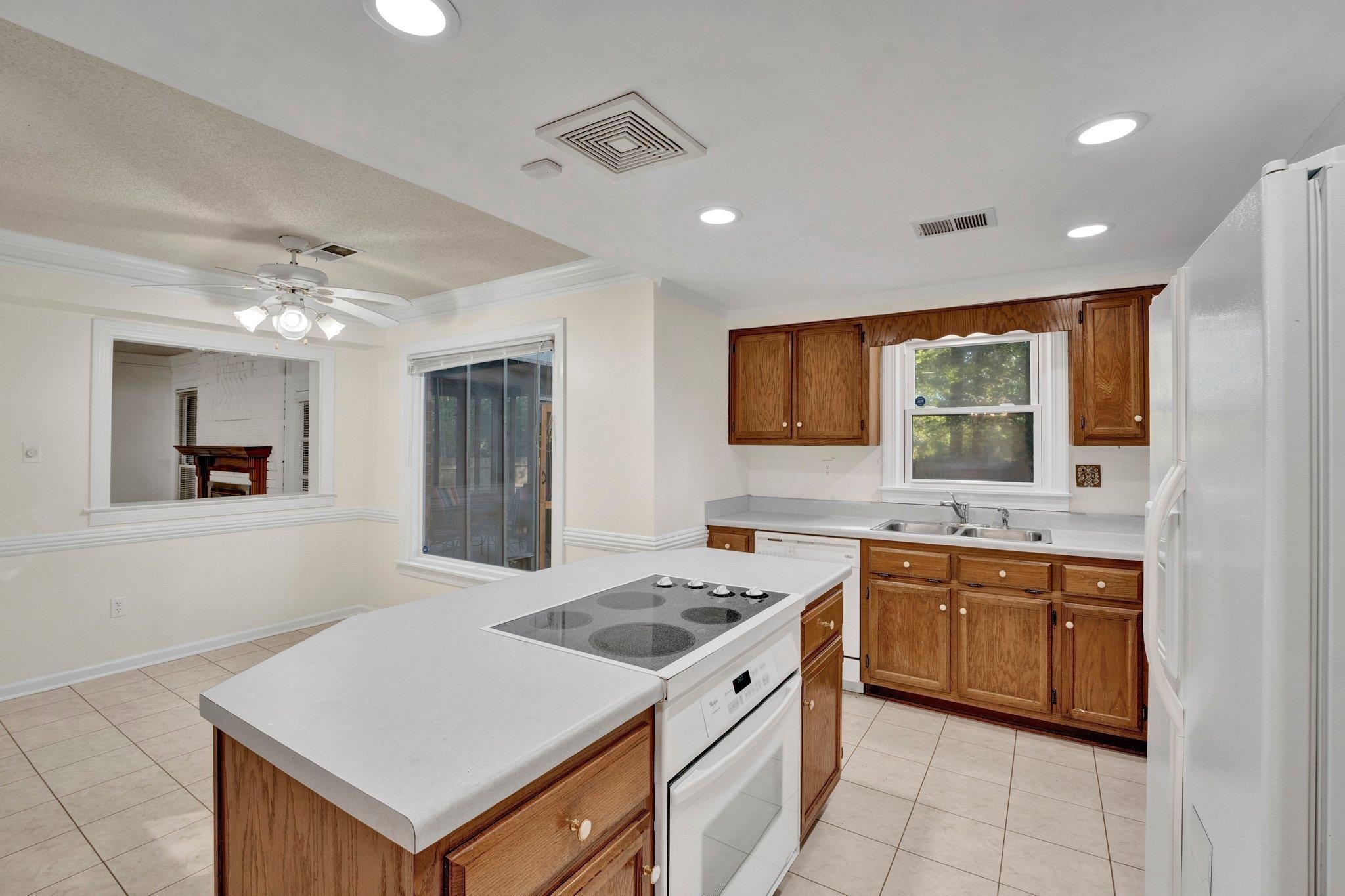 3656 Beaver Run Drive Collierville, TN 38017 - Photo 5 of 24 a kitchen that has a sink a stove and a table in it