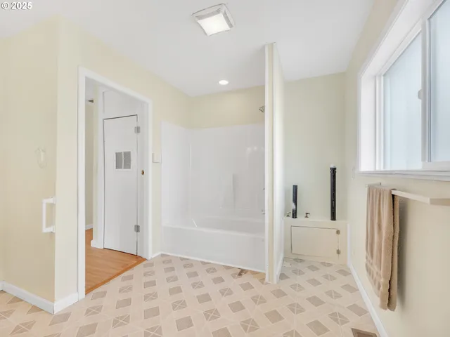 $325,000 | 125 Southwest Cedar Avenue, Warrenton, OR 97146