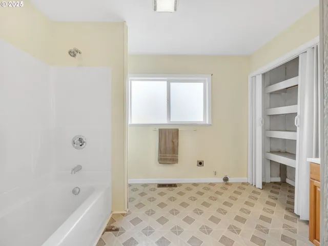 $325,000 | 125 Southwest Cedar Avenue, Warrenton, OR 97146