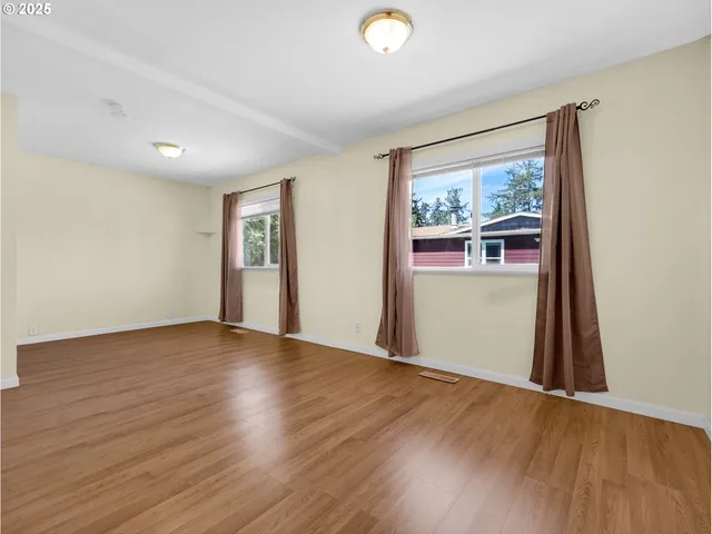 $325,000 | 125 Southwest Cedar Avenue, Warrenton, OR 97146