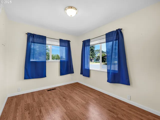 $325,000 | 125 Southwest Cedar Avenue, Warrenton, OR 97146