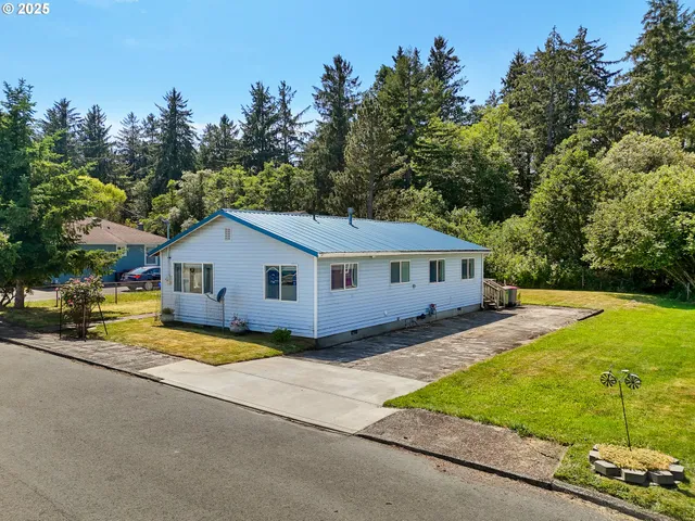 $325,000 | 125 Southwest Cedar Avenue, Warrenton, OR 97146