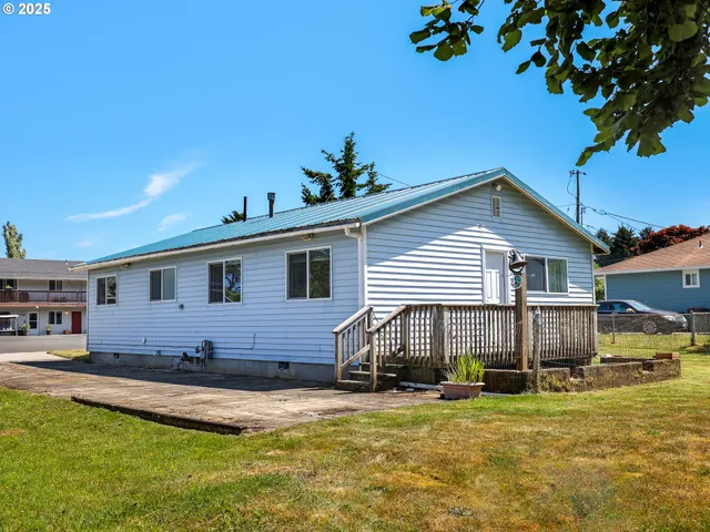 $325,000 | 125 Southwest Cedar Avenue, Warrenton, OR 97146