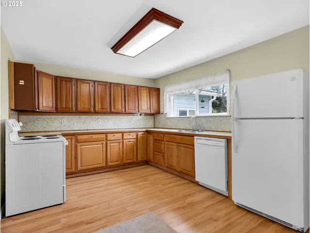 $325,000 | 125 Southwest Cedar Avenue, Warrenton, OR 97146