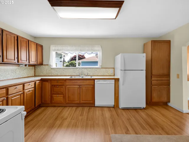 $325,000 | 125 Southwest Cedar Avenue, Warrenton, OR 97146