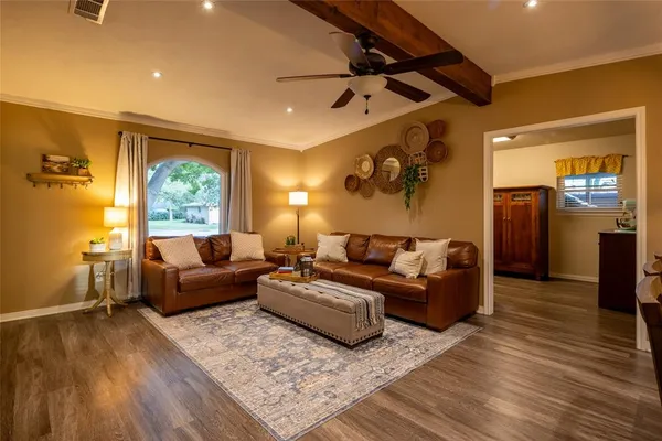 $299,500 | 3104 South Garland Street, Decatur, TX 76234