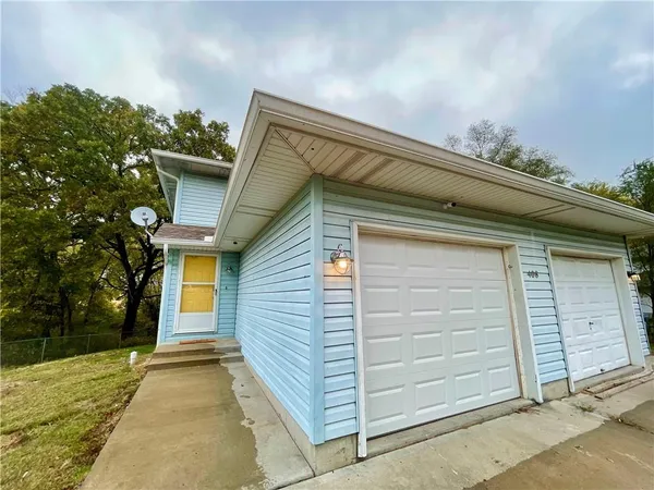 $415,000 | 408 East Main Street, Smithville, MO 64089
