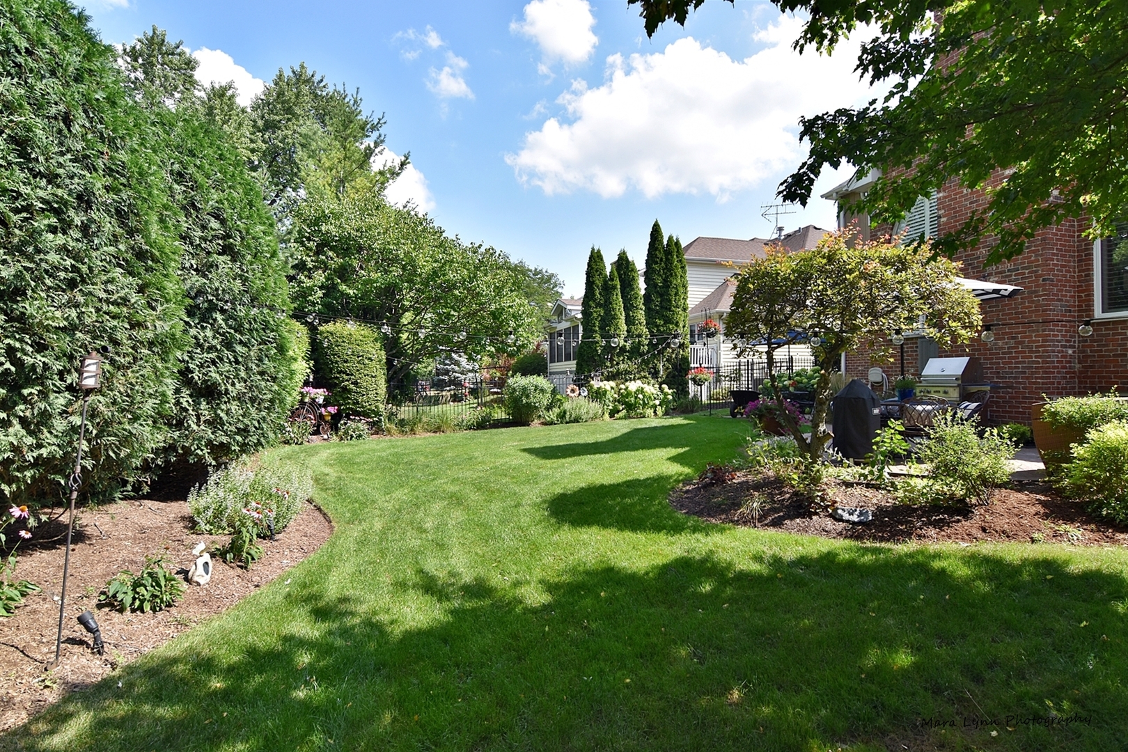 1914 North Ridge Avenue Arlington Heights, IL 60004 - Photo 47 of 50 a view of a garden