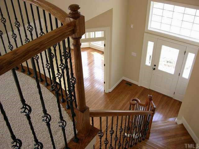 Lovely 2 story foyer staircase with full oak treads & white risers. Romantic juliette balcony over looks the entry. Staircase leads to 2nd fl. w/ an overlook of the family room. Upstairs large loft area, + 3 bdrms, 2 baths & bonus room. WOW! Other