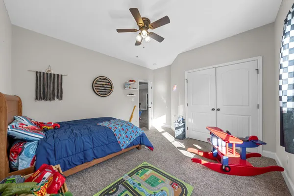 a view of livingroom with furniture