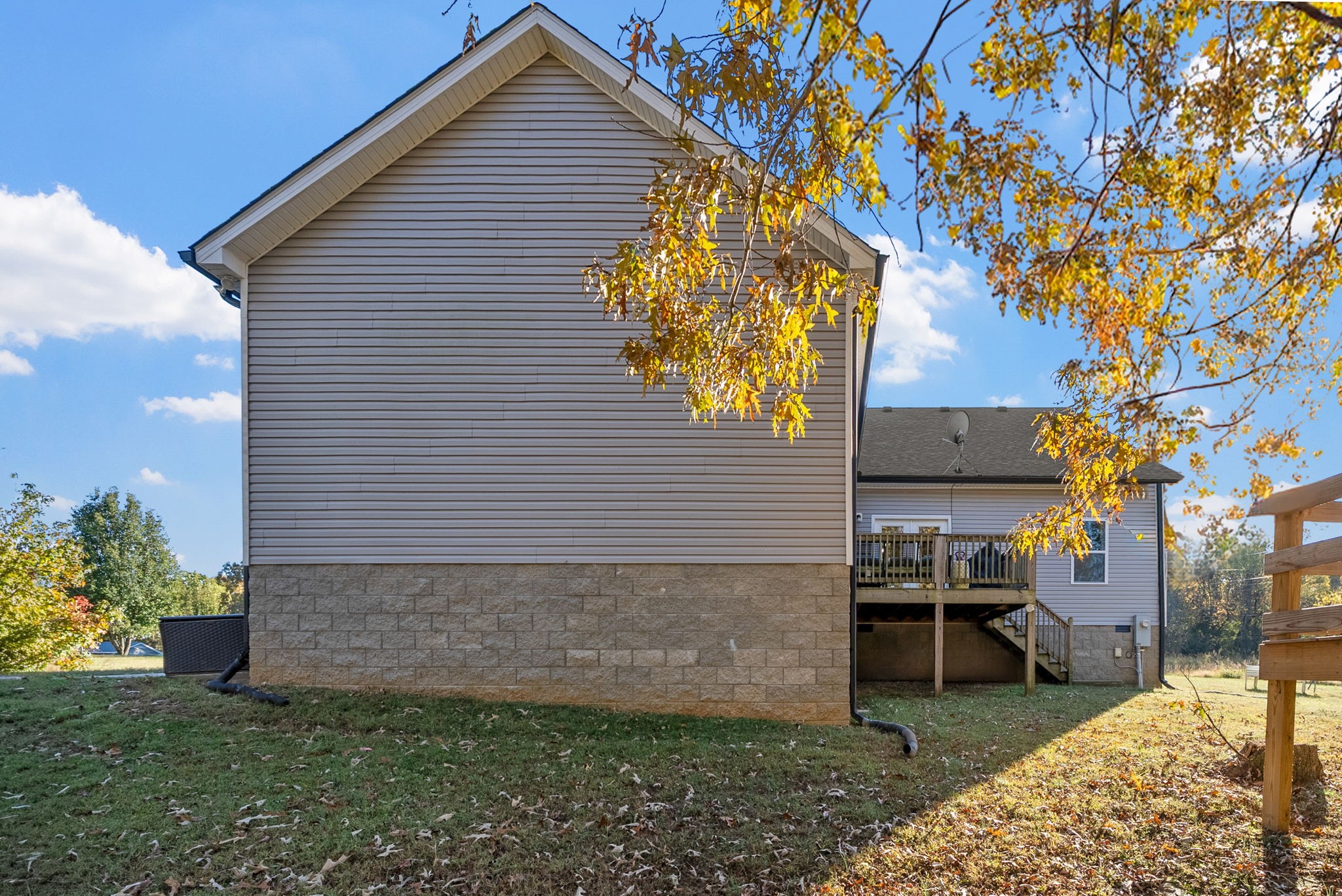 4553 Cumberland City Road Indian Mound, TN 37079 - Photo 35 of 44 a view of a backyard of the house