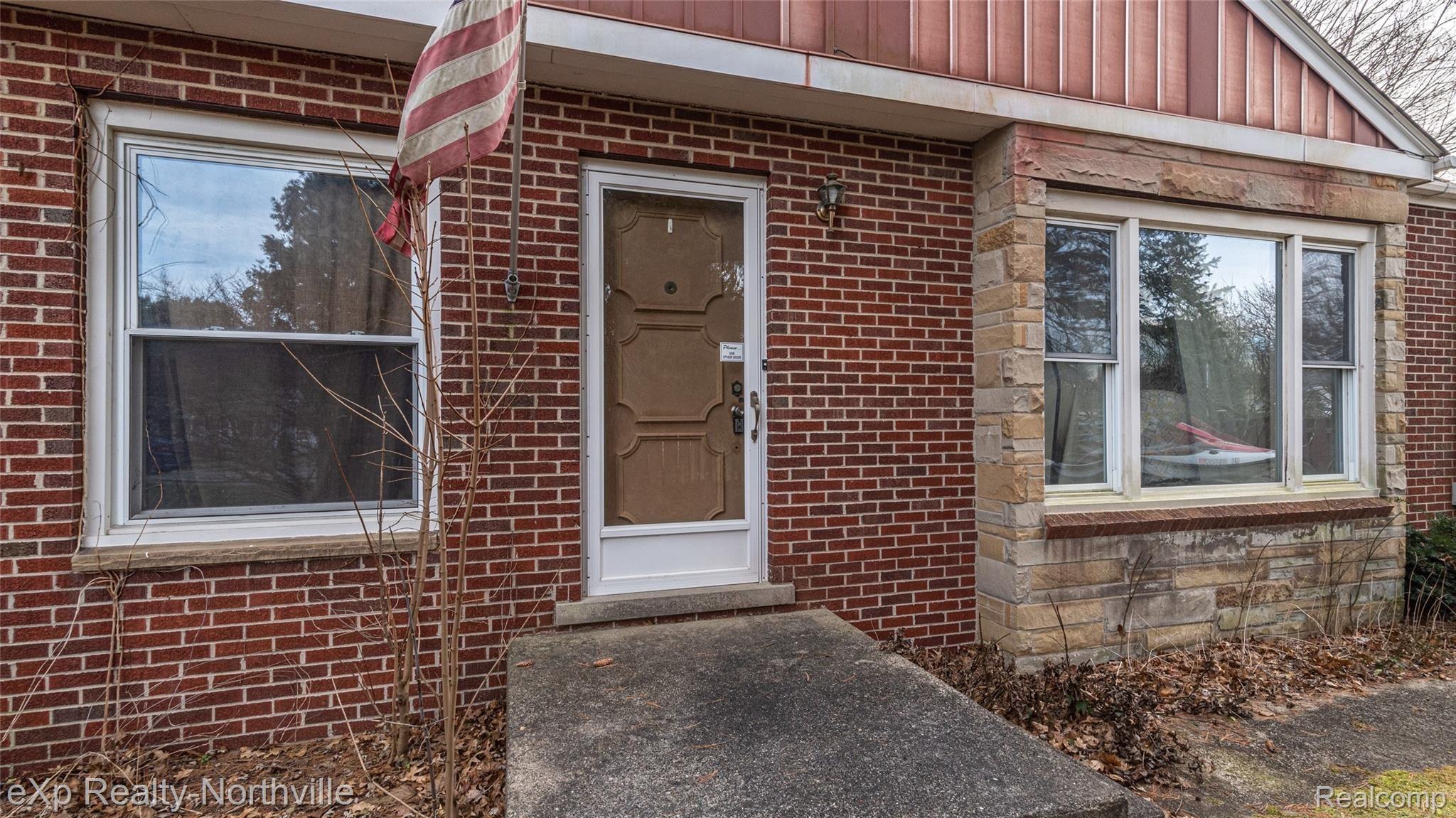 10872 Spencer Road Brighton, MI 48114 - Photo 14 of 45 013_27.jpg