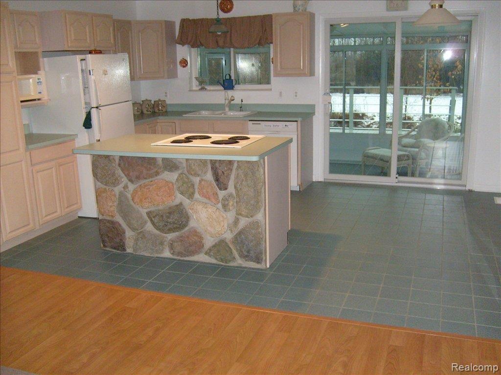 9701 Sparling Road Goodells, MI 48027 - Photo 13 of 18 Slider to Florida room