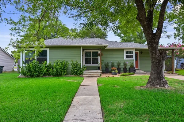$319,900 | 901 East North Avenue, Bryan, TX 77802