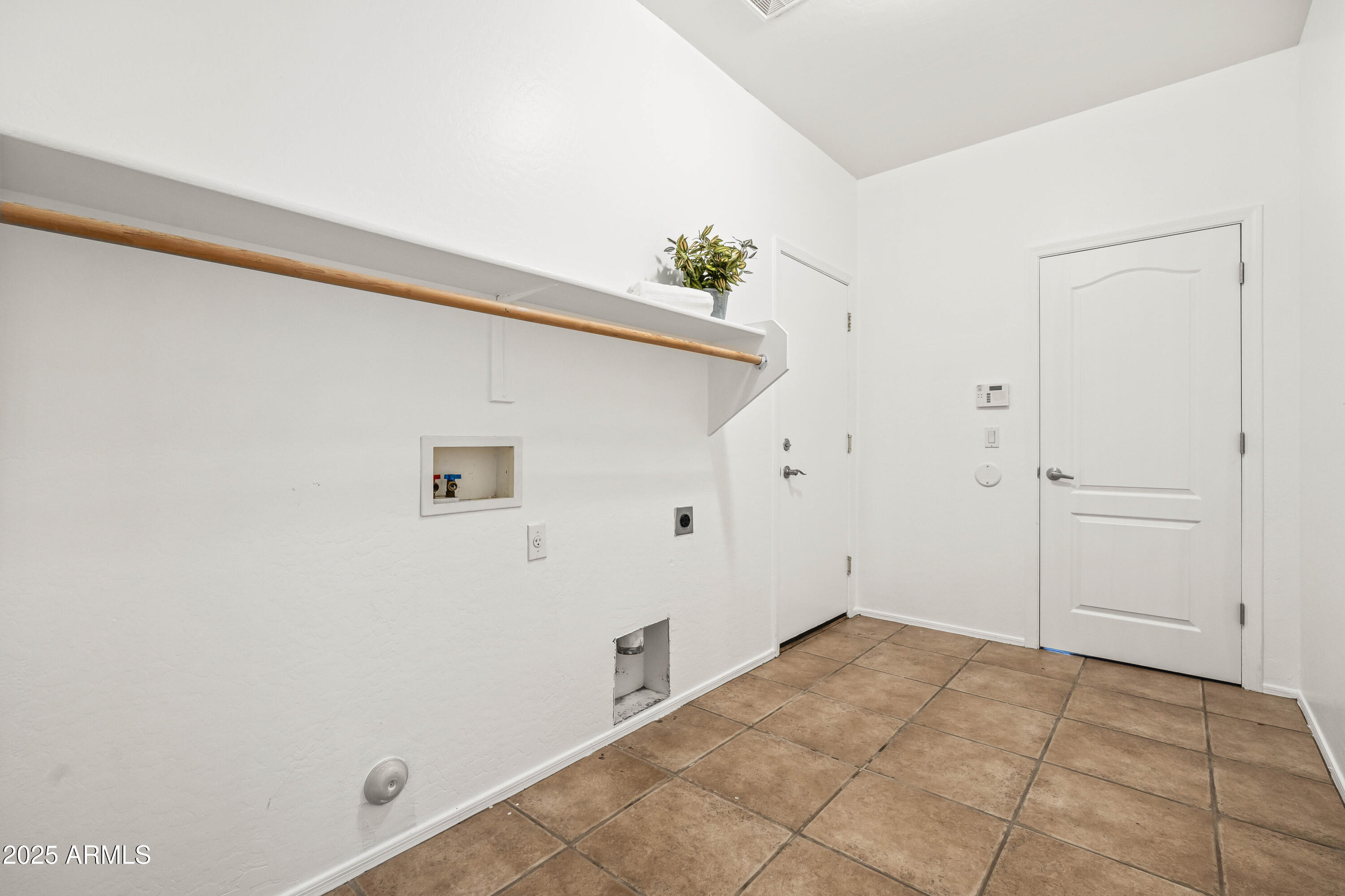 4140 East Claxton Avenue Gilbert, AZ 85297 - Photo 49 of 117 a view of a big room with closet