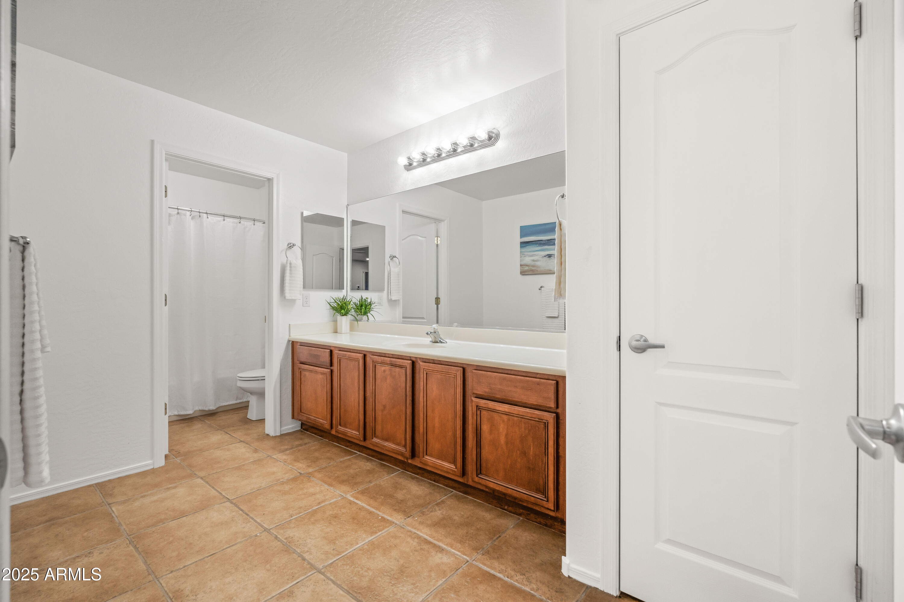4140 East Claxton Avenue Gilbert, AZ 85297 - Photo 59 of 117 a spacious bathroom with a double vanity sink a mirror and a bathtub