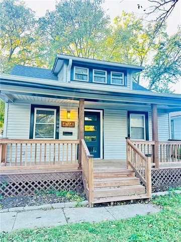 $324,900 | 4764 Mission Road, Roeland Park, KS 66205