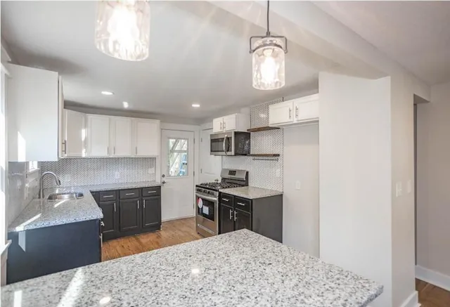 $324,900 | 4764 Mission Road, Roeland Park, KS 66205