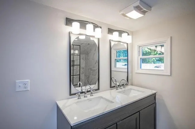 $324,900 | 4764 Mission Road, Roeland Park, KS 66205