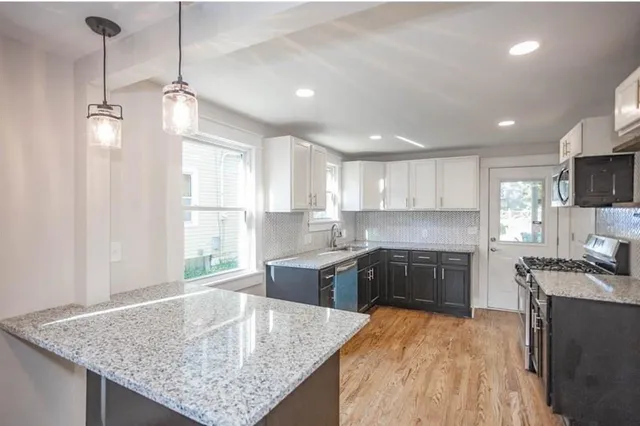 $324,900 | 4764 Mission Road, Roeland Park, KS 66205