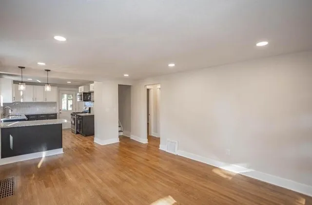 $324,900 | 4764 Mission Road, Roeland Park, KS 66205