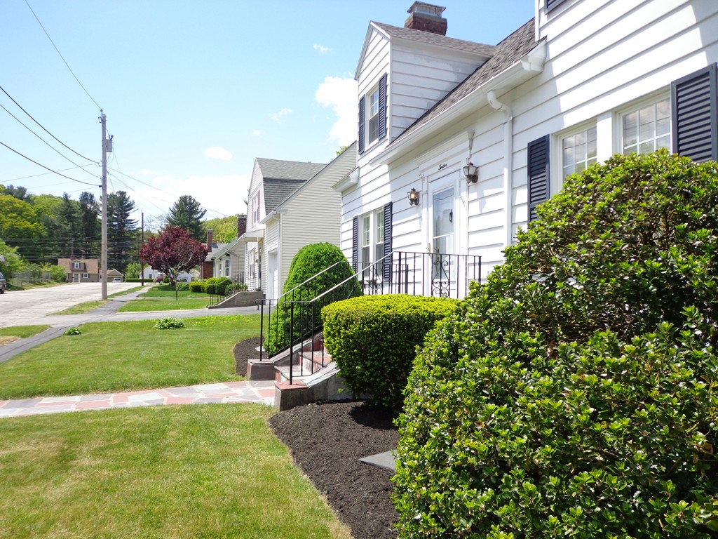 12 Merriwether Road Worcester, MA 01602 - Photo 3 of 30 Gallery Image 3
