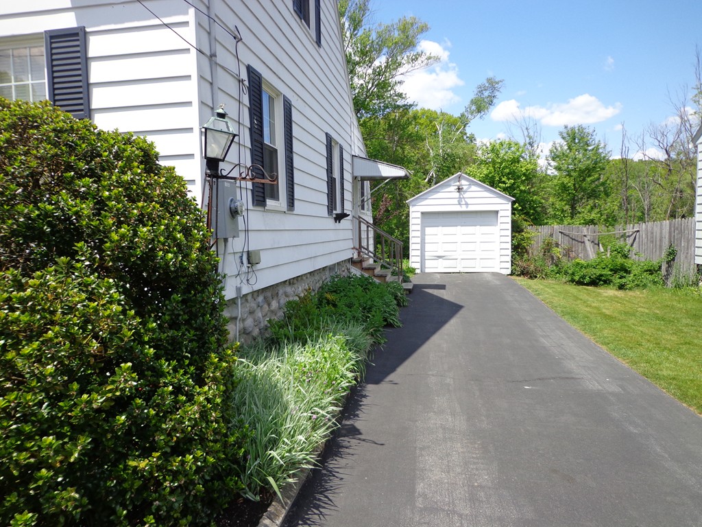 12 Merriwether Road Worcester, MA 01602 - Photo 4 of 30 Gallery Image 4